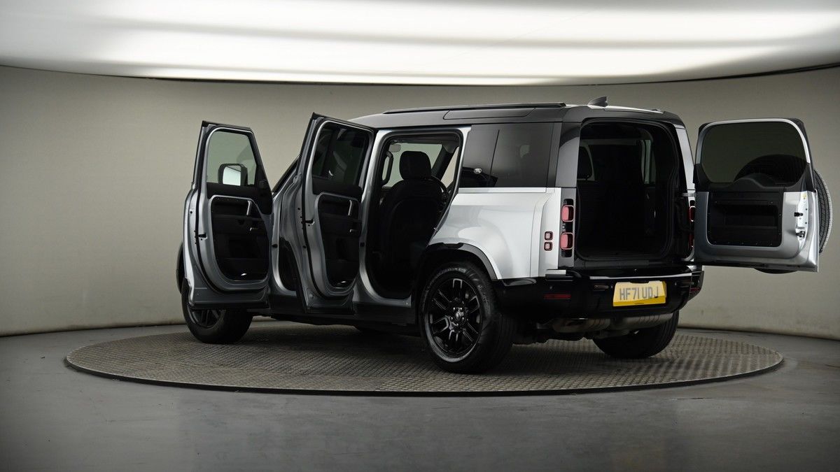 More views of Land Rover Defender 110