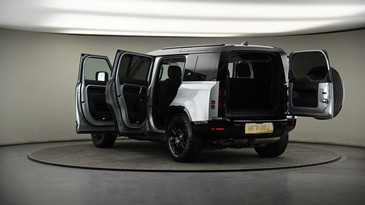 Land Rover Defender 110 Image 8