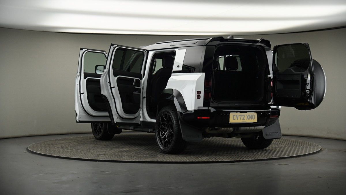 Land Rover Defender 110 Image 8