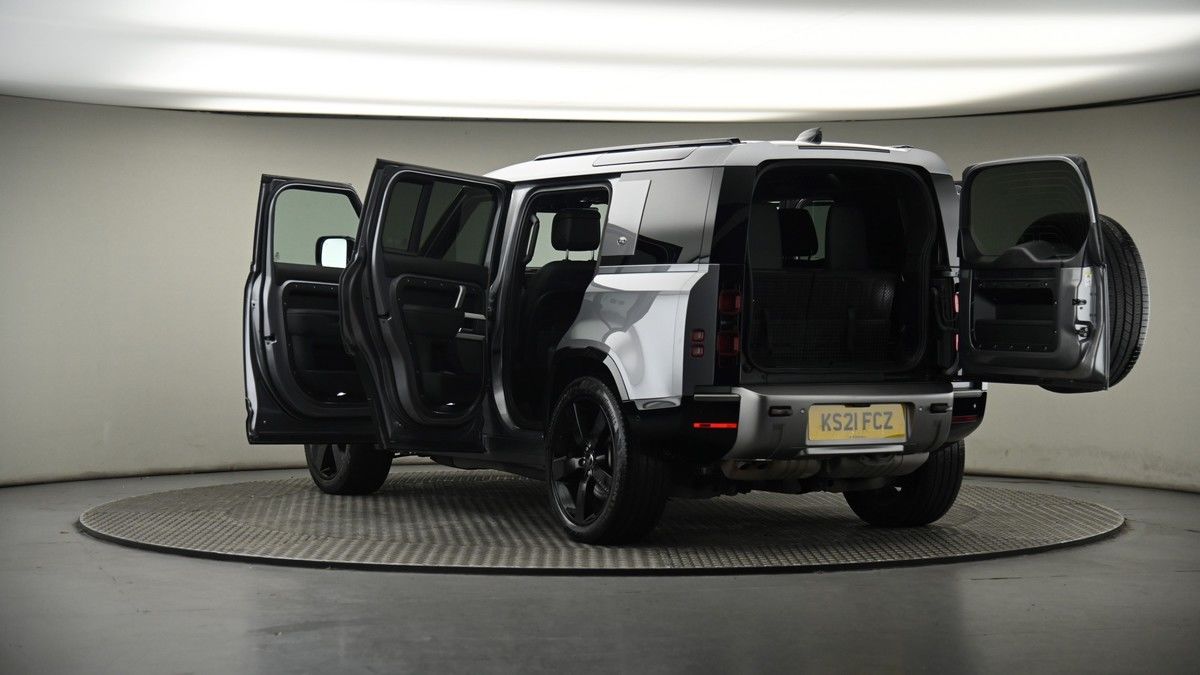 Land Rover Defender 110 Image 8