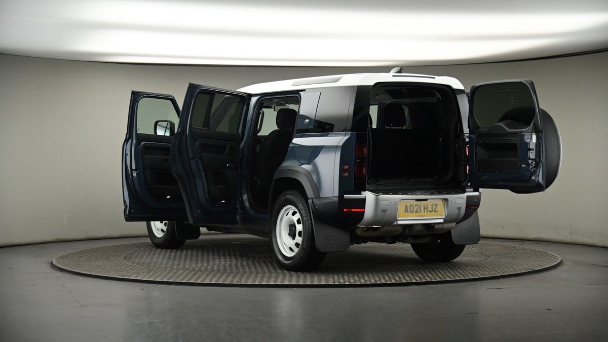 Land Rover Defender 110 Image 8