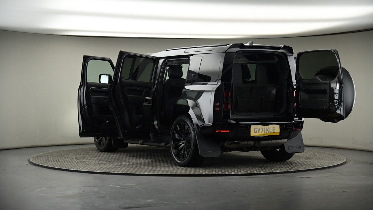 Land Rover Defender 110 Image 7