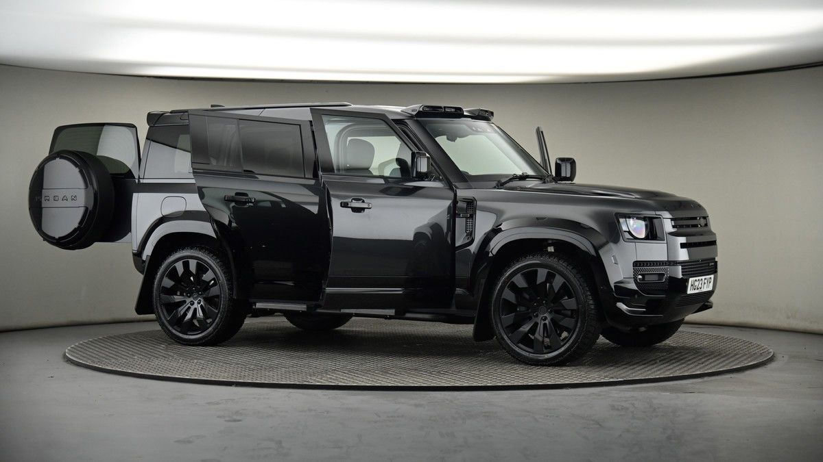 More views of Land Rover Defender 110