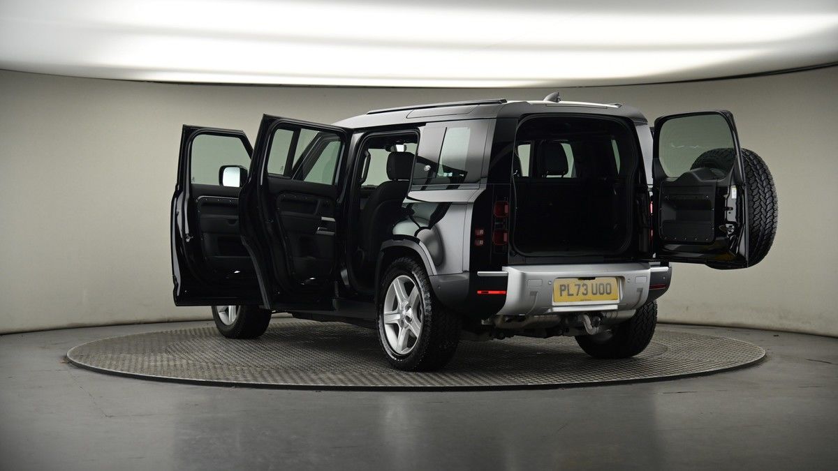 Land Rover Defender 110 Image 8