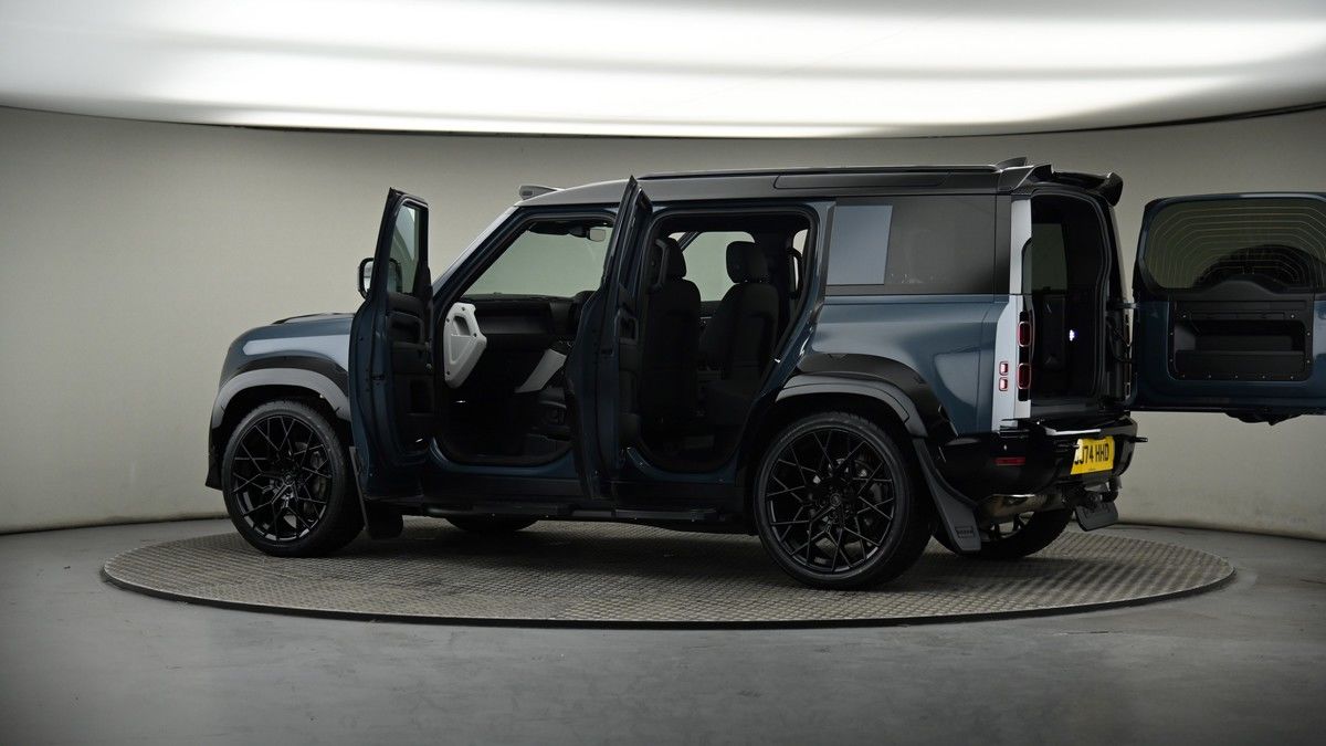 More views of Land Rover Defender 110