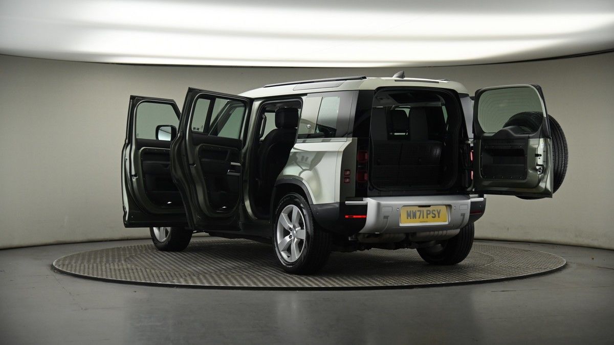 Land Rover Defender 110 Image 8