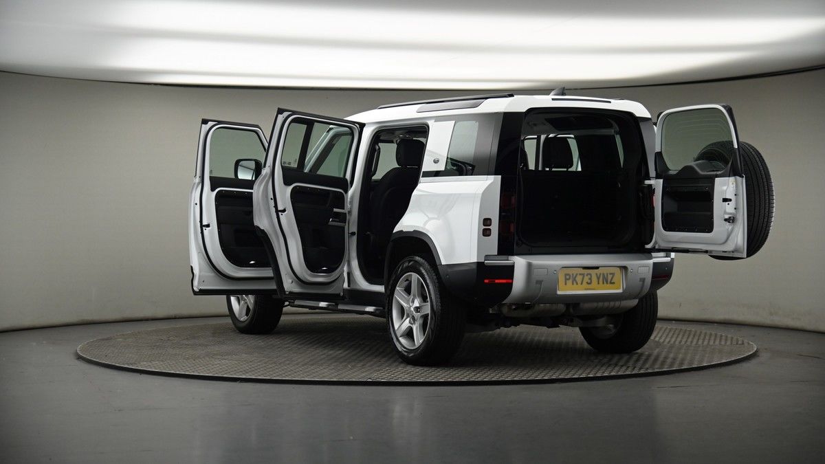 Land Rover Defender 110 Image 8