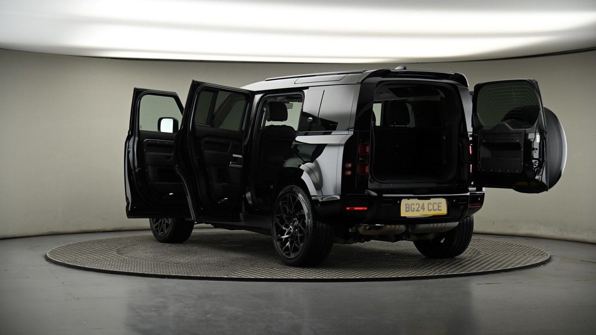 Land Rover Defender 110 Image 16