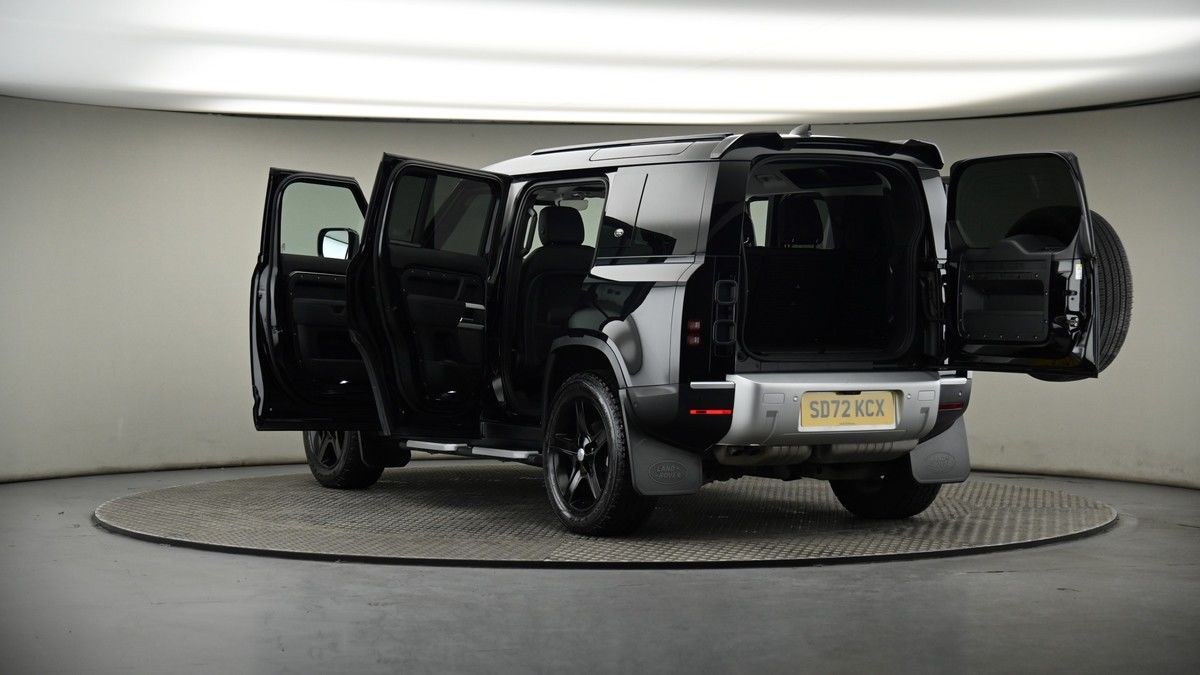 Land Rover Defender 110 Image 8