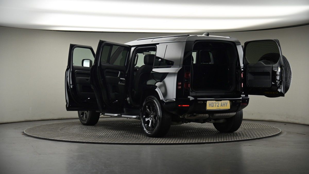 Land Rover Defender 110 Image 8