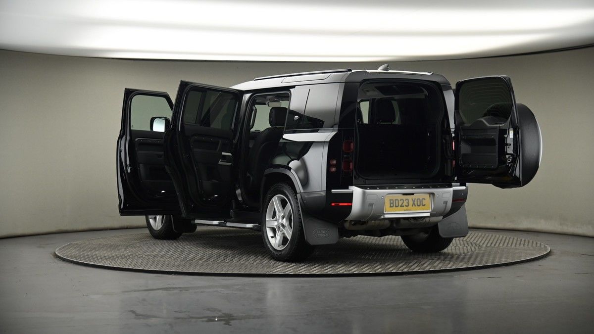 Land Rover Defender 110 Image 8