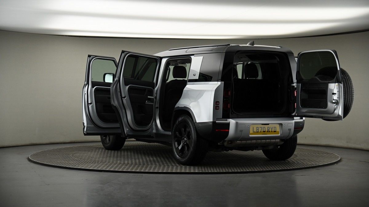 Land Rover Defender 110 Image 8