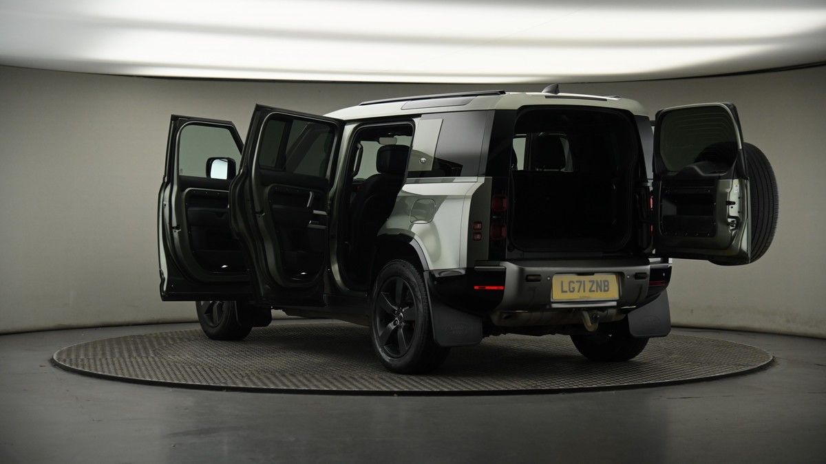 Land Rover Defender 110 Image 8