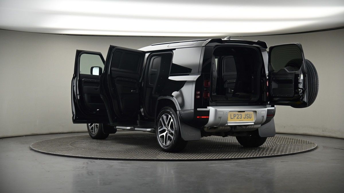 Land Rover Defender 110 Image 8