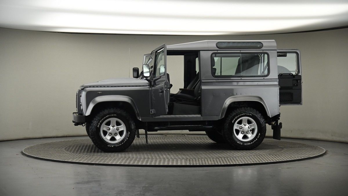 More views of Land Rover Defender 90