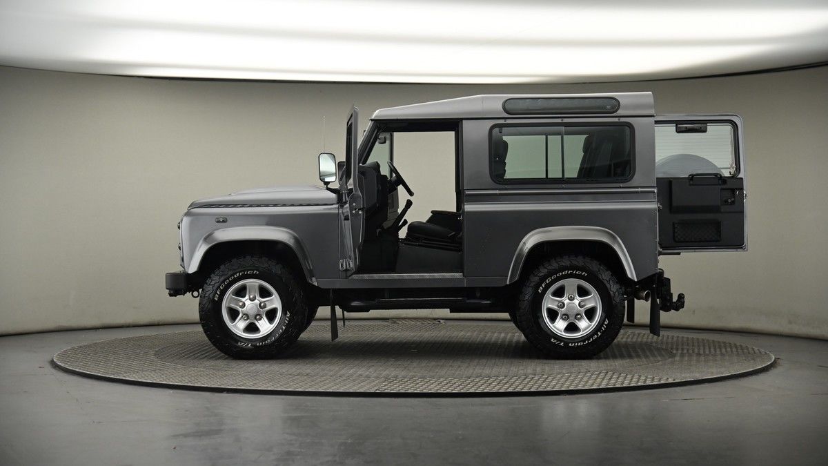 More views of Land Rover Defender 90