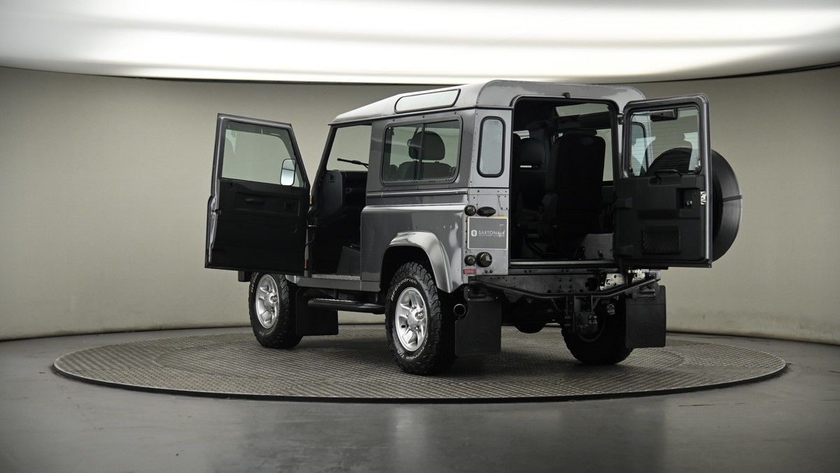 Land Rover Defender 90 Image 8