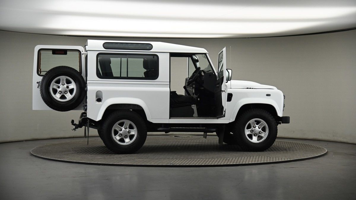 More views of Land Rover Defender 90