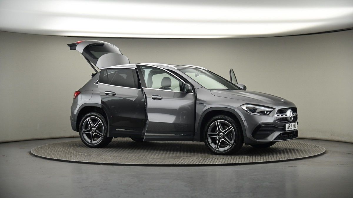 More views of Mercedes-Benz GLA