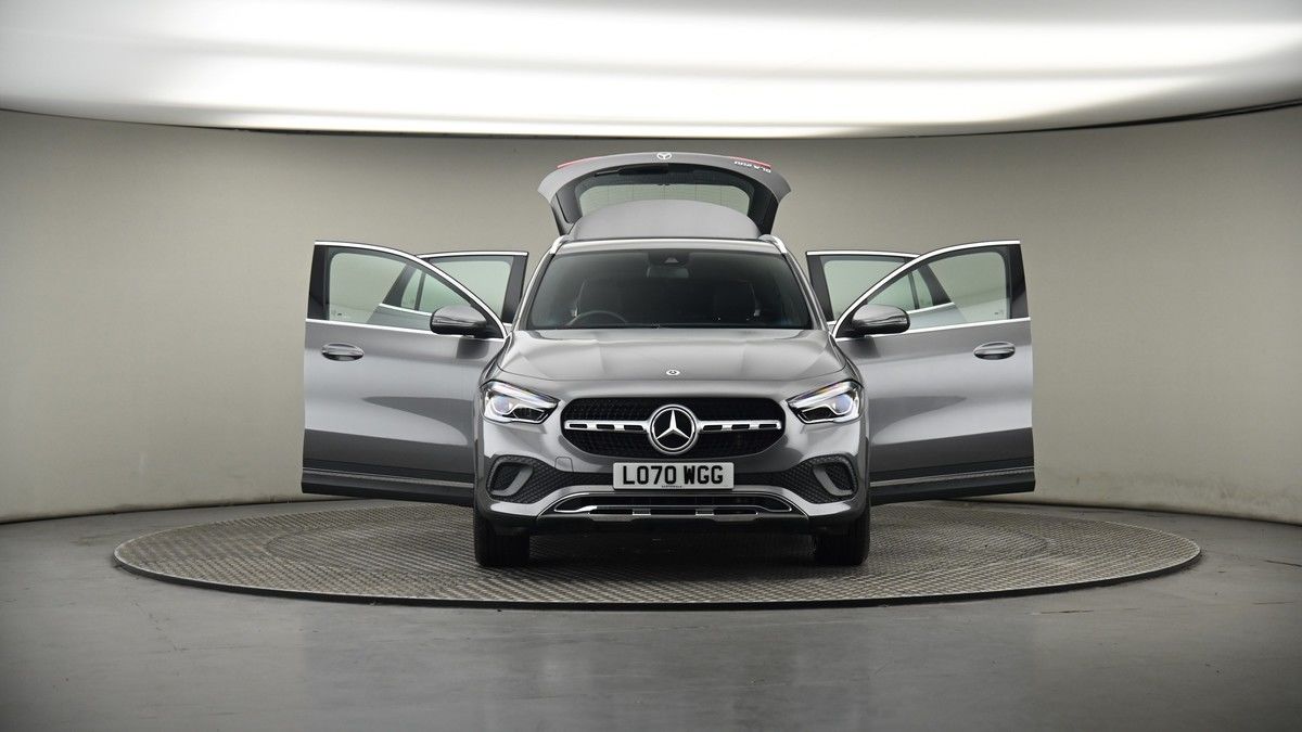 More views of Mercedes-Benz GLA