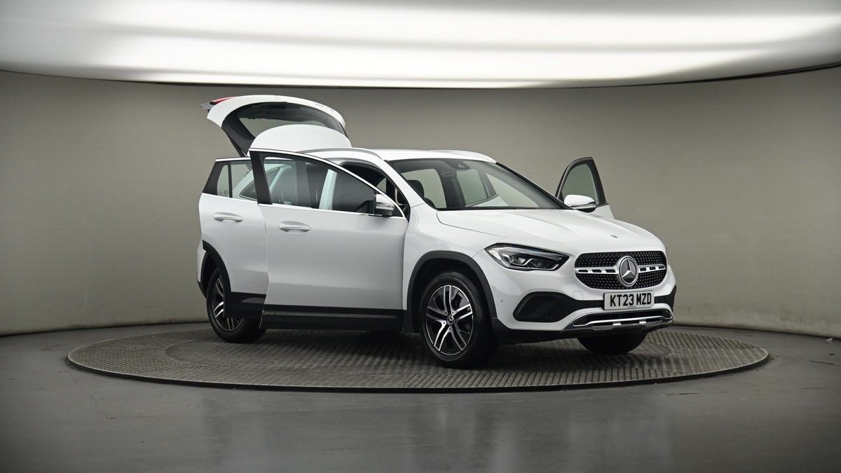 More views of Mercedes-Benz GLA