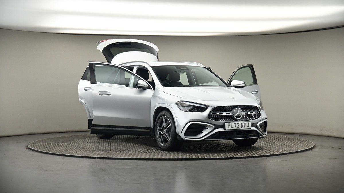 More views of Mercedes-Benz GLA