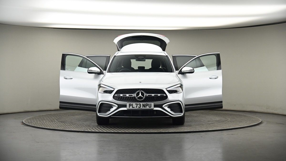 More views of Mercedes-Benz GLA