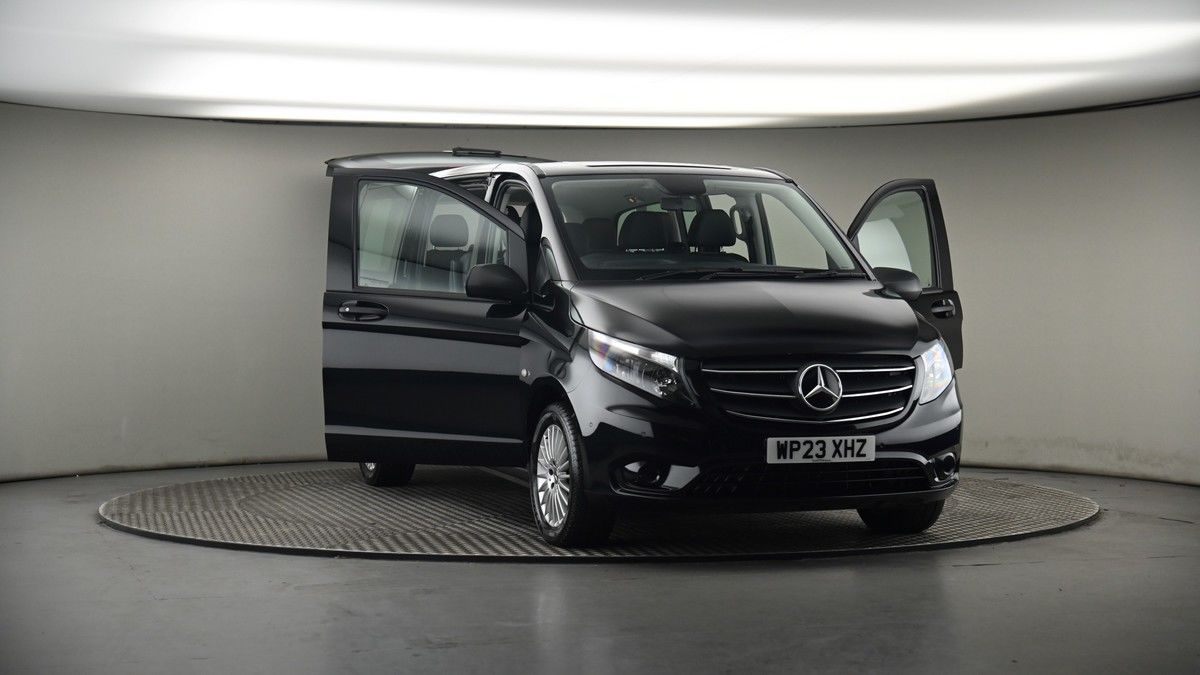 More views of Mercedes-Benz Vito