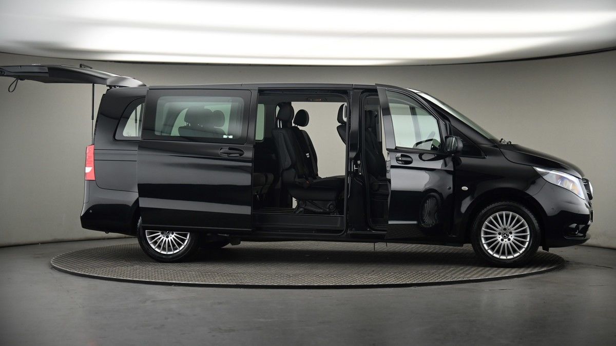 More views of Mercedes-Benz Vito