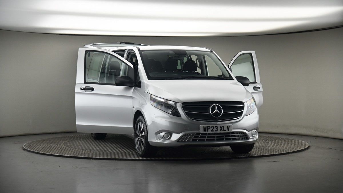 More views of Mercedes-Benz Vito