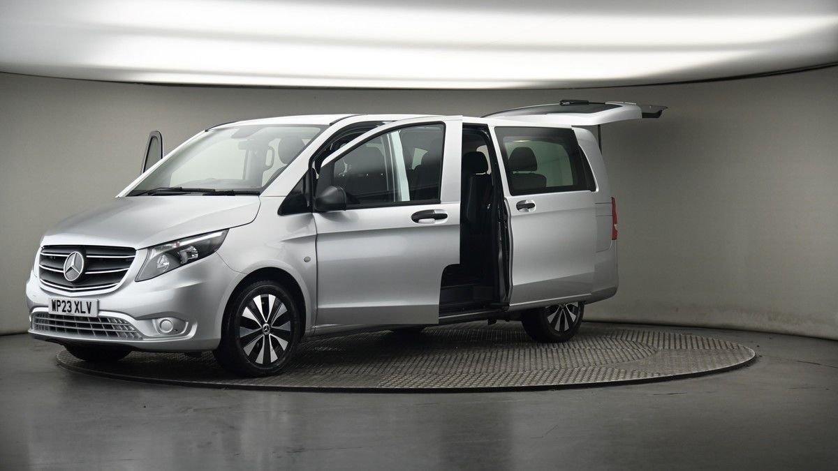 More views of Mercedes-Benz Vito