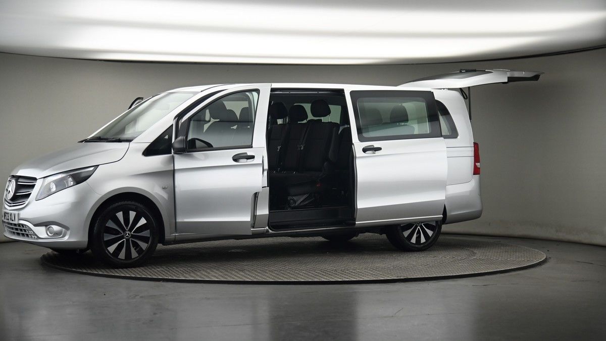 More views of Mercedes-Benz Vito