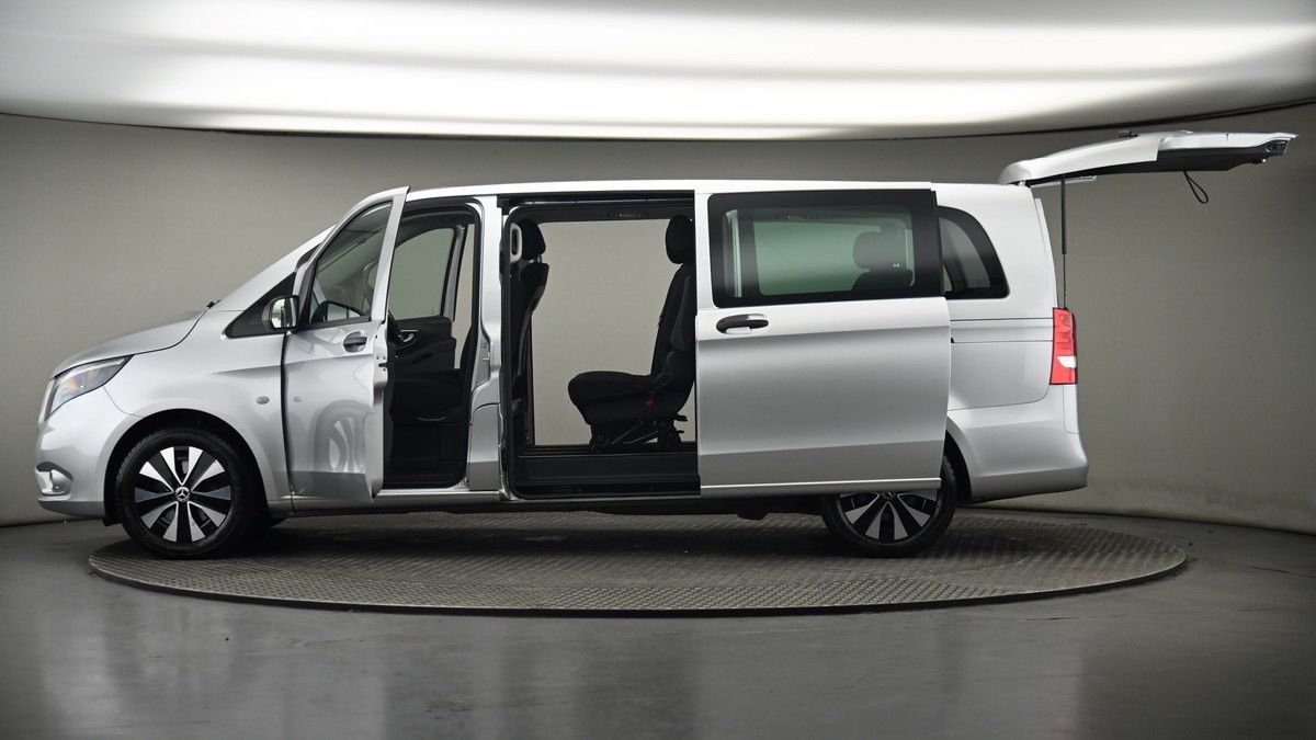 More views of Mercedes-Benz Vito