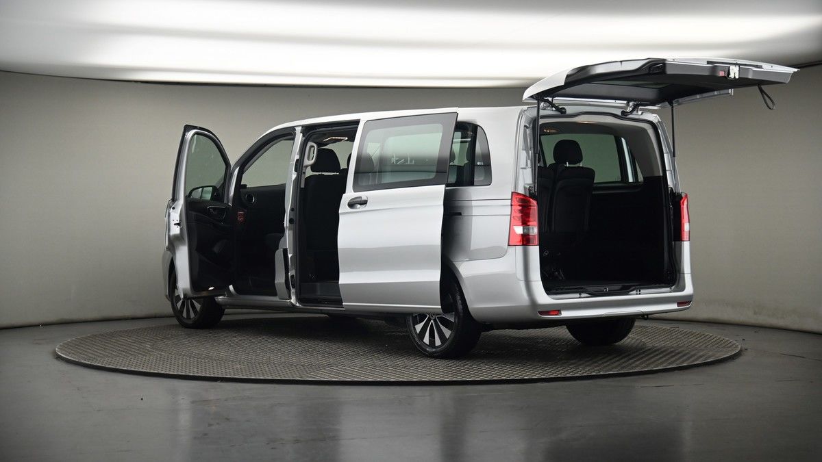 More views of Mercedes-Benz Vito