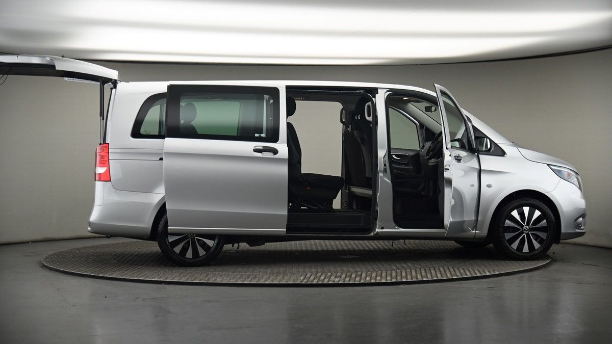 More views of Mercedes-Benz Vito