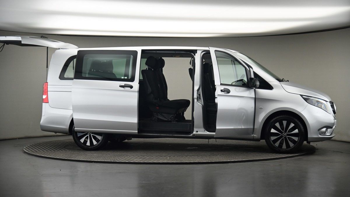 More views of Mercedes-Benz Vito