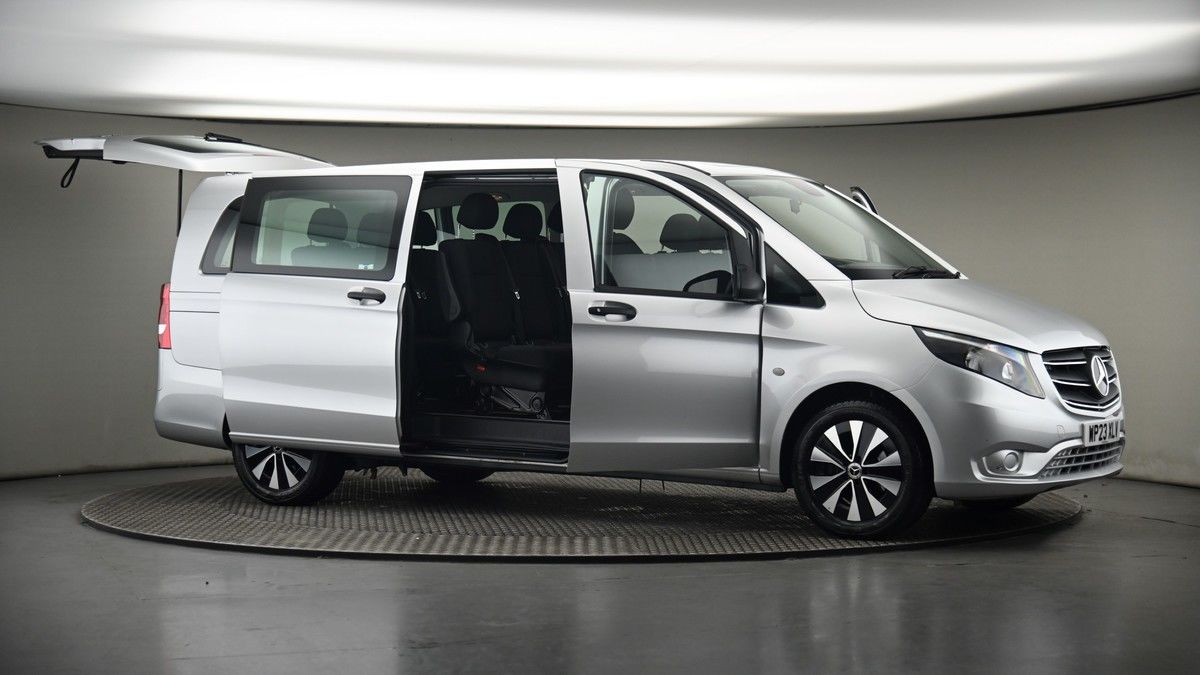 More views of Mercedes-Benz Vito