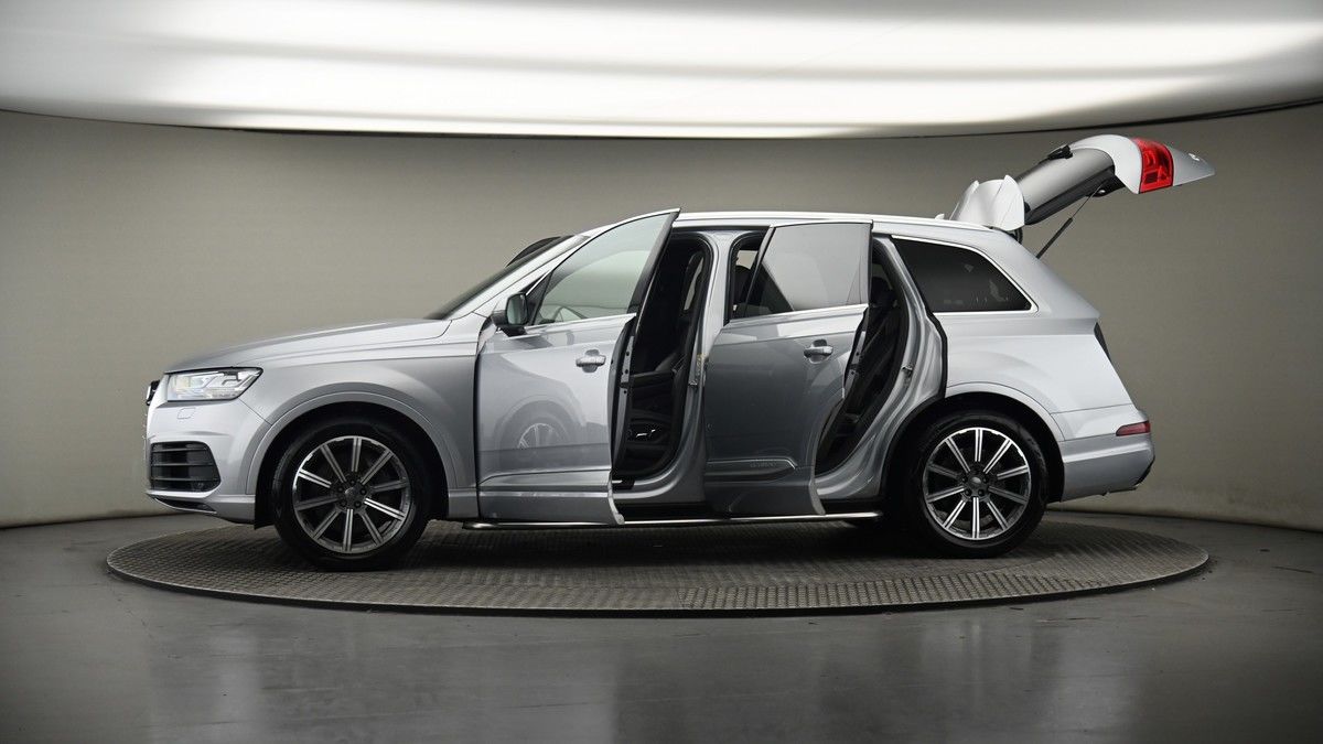 More views of Audi Q7