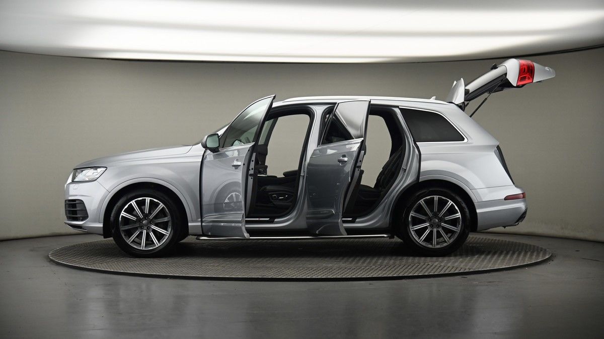 More views of Audi Q7