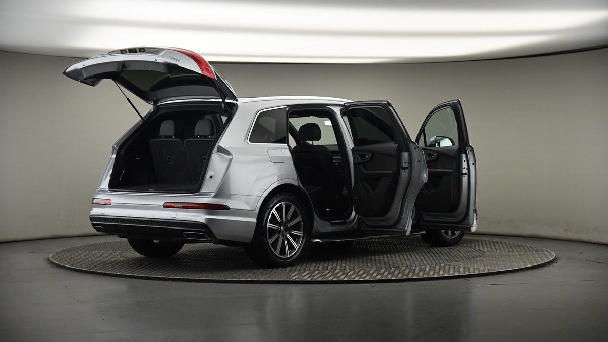 More views of Audi Q7