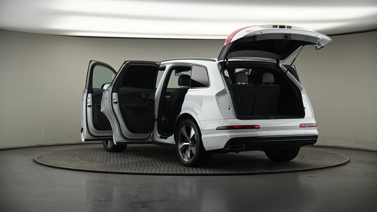 Audi Q7 Image 8