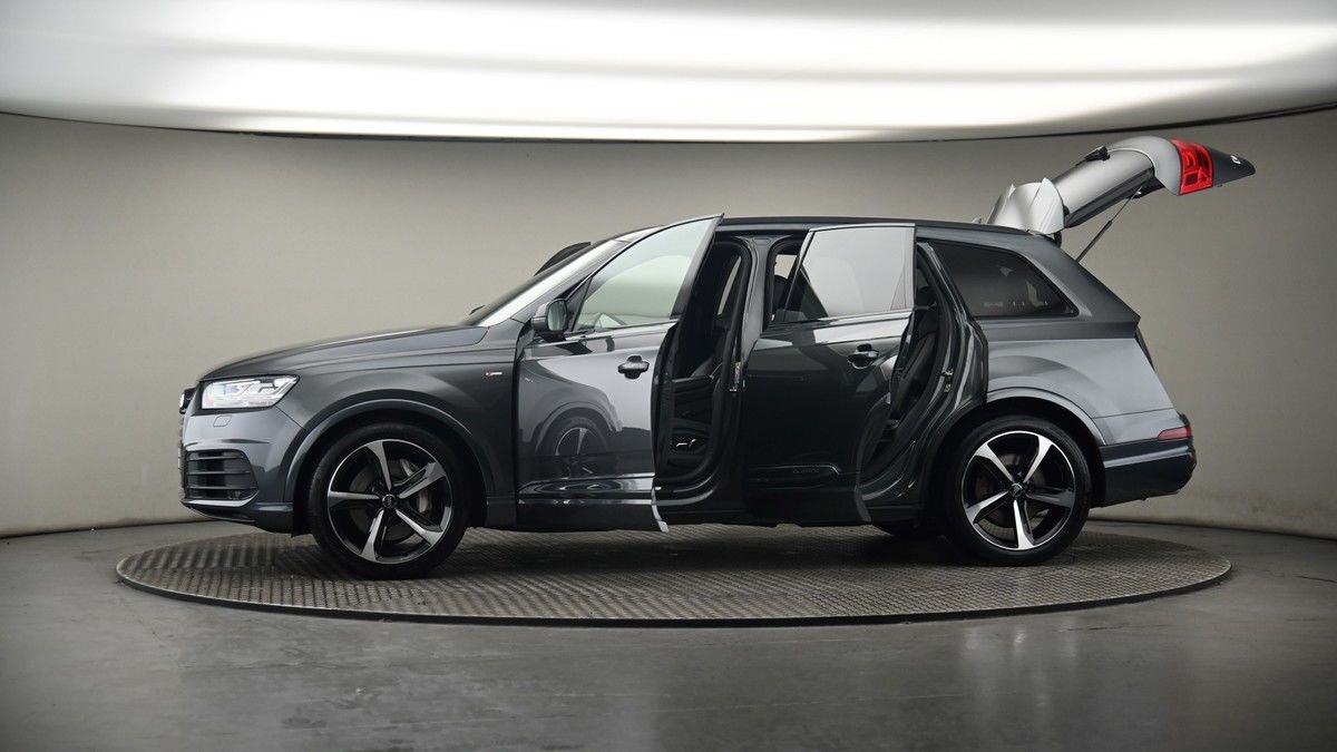 More views of Audi Q7