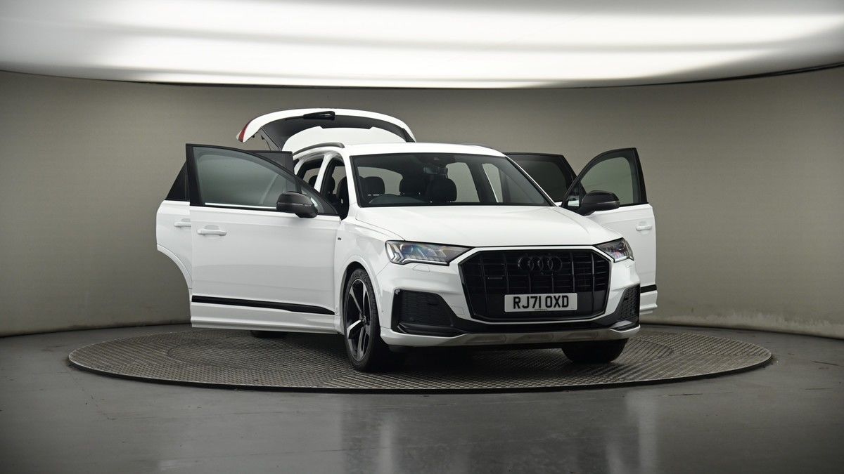 More views of Audi Q7