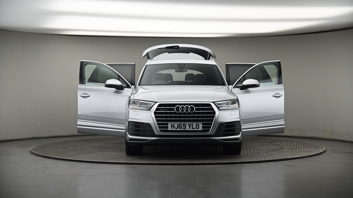 More views of Audi Q7