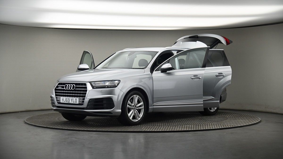 More views of Audi Q7