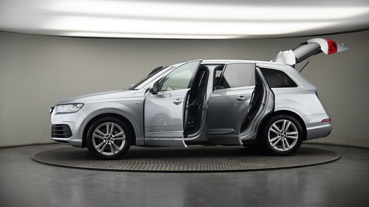 More views of Audi Q7