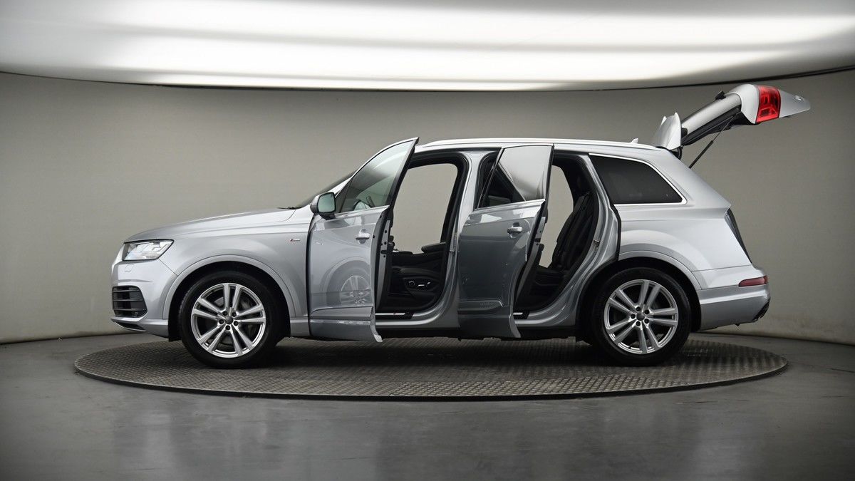 More views of Audi Q7