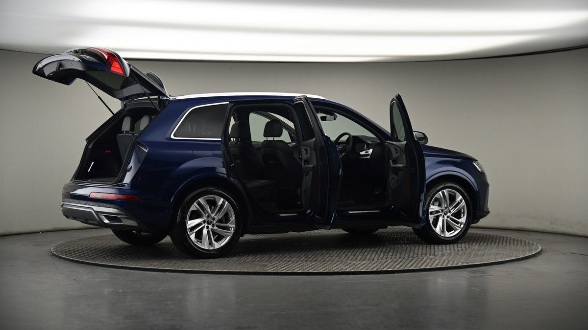 More views of Audi Q7