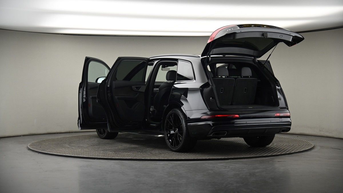 More views of Audi Q7