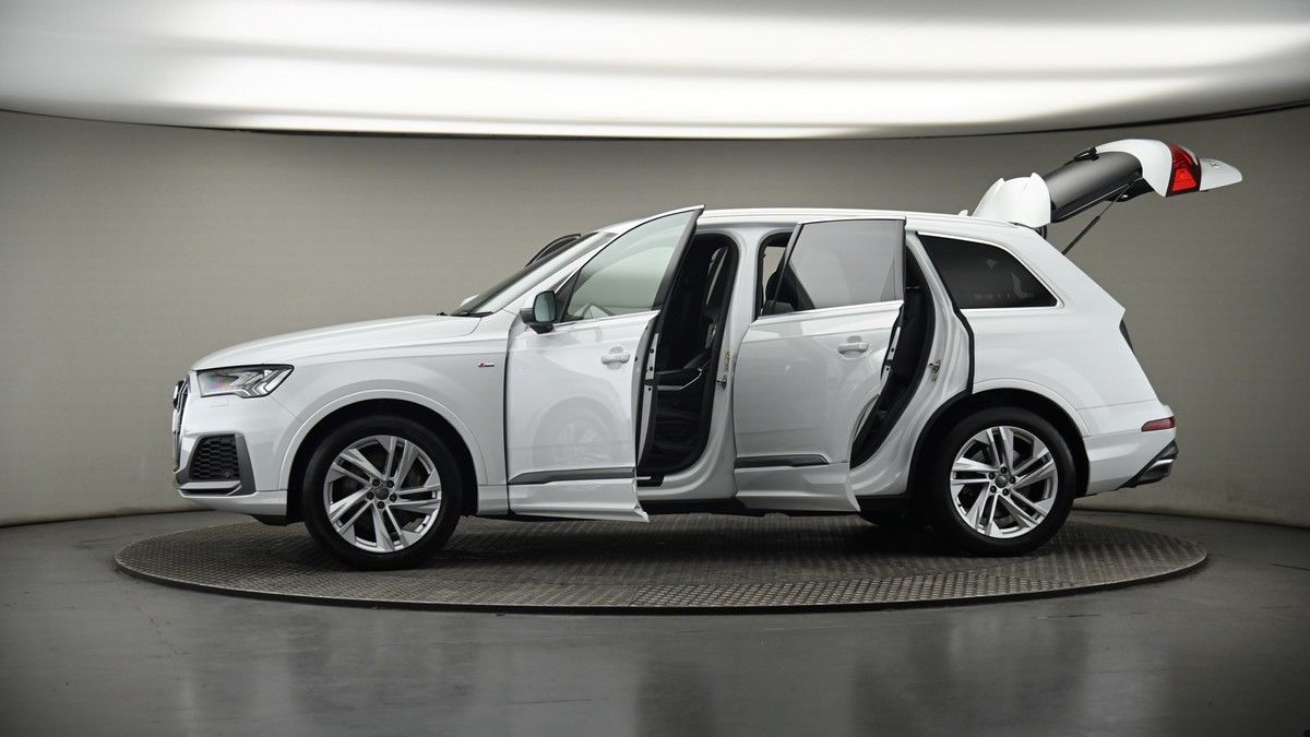 More views of Audi Q7